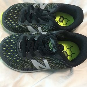 New balance tennis shoes